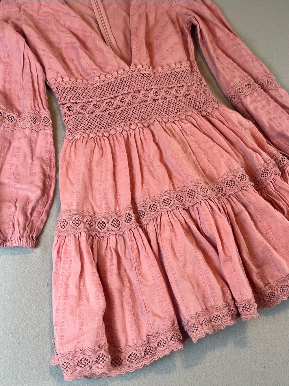 Free People Pink Boho Lace Mini Dress Size 2 V-Neck Tiered Long Sleeve Romantic - Picture 5 of 8